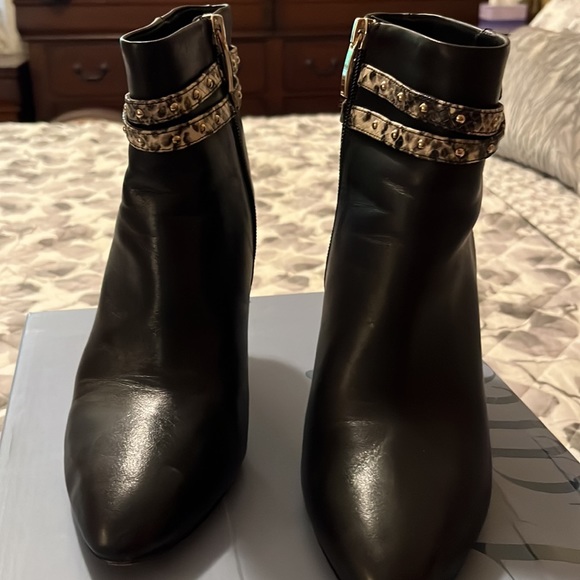 Rialto Black booties - Size 8 - Picture 2 of 3